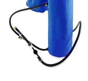 Botella deportiva con pulverizador de agua azul