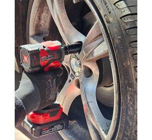 Llave De Impacto Inalambrica 21v 2bat Mpt 380nm Sin Carbones Sello Sec