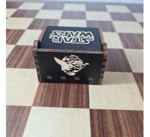 Caja Musical Star Wars a Cuerda – “May The Force Be With You” en Madera Negra Grabada