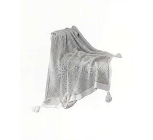MANTA CON BORLAS DECORATIVA Y ESTAMPADO GEOMETRICO DE ROMBO COLOR GRIS