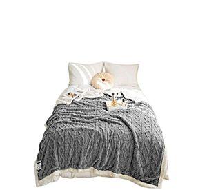 Frazada Exclusive 2 Plazas: Elegancia Texturizada y Confort Térmico GRIS