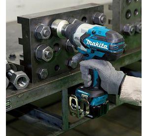 Pistola Llave Impacto Inalámbrica 1050 Nm Makita DTW1001 (4 Ah)